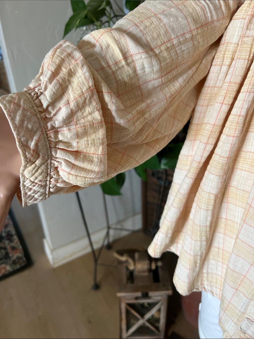 FREE PEOPLE PEACH PLAID PEASANT TOP L - Picture 6 of 11